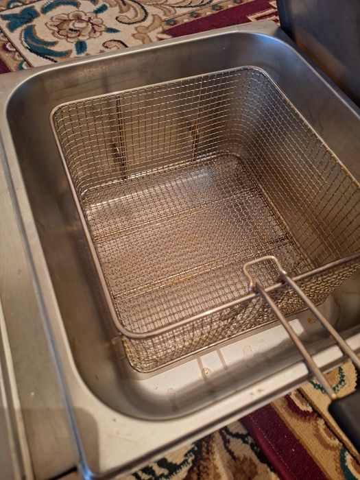 Фритюрница және пицца печка сатылады