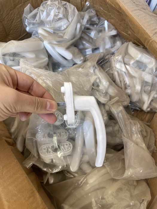 Продам стекла для оконных рам и ручки для них