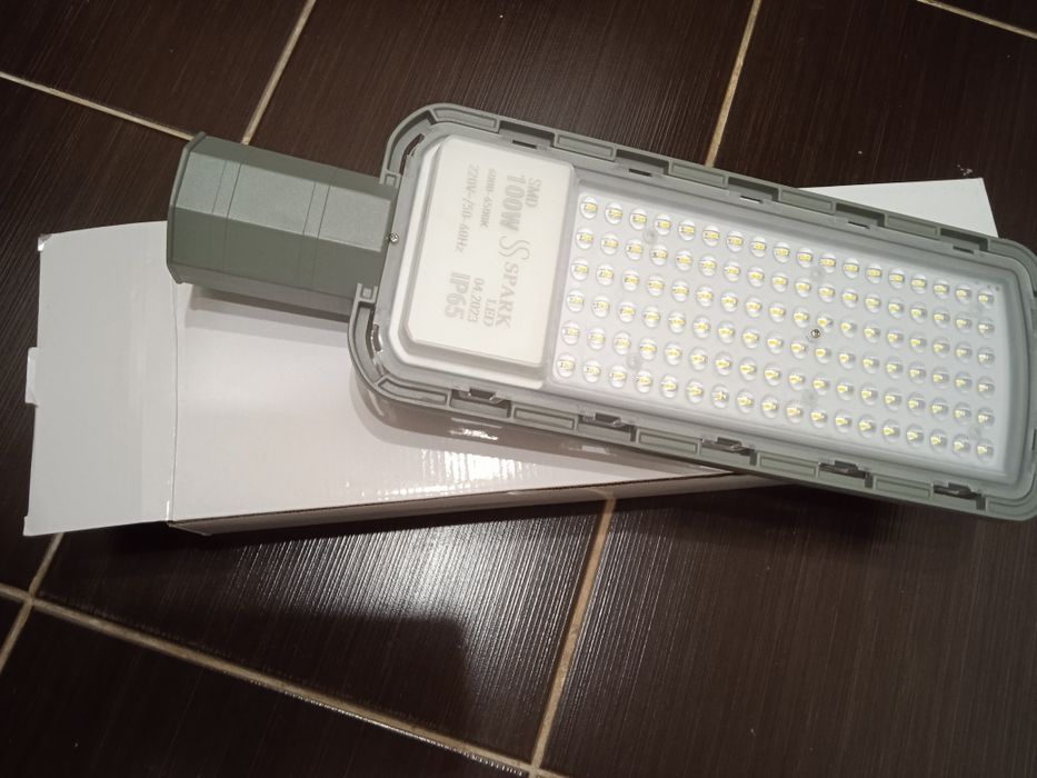 Продам светильник уличный