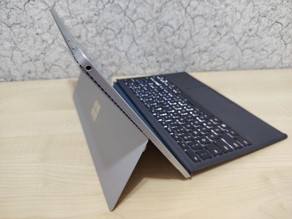 Microsoft SURFACE 2-in-1 Pro4 12,3"2K Touch/Core i7-6th/8GB/256GB NVMe