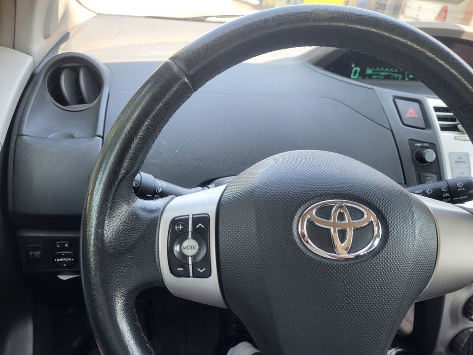 Toyota yaris 2008
