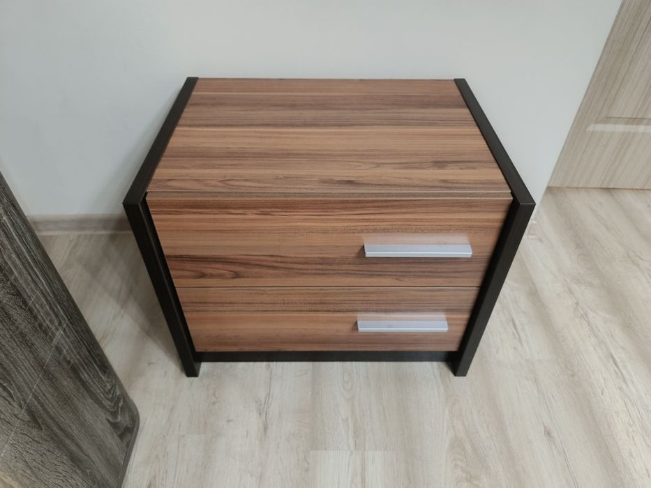 Стефани. Прикроватная тумба