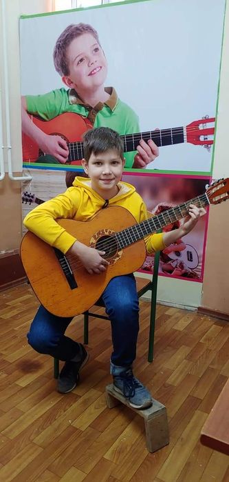 Обучаю Игре на Гитаре Детей Классика . По Собственной Методике .