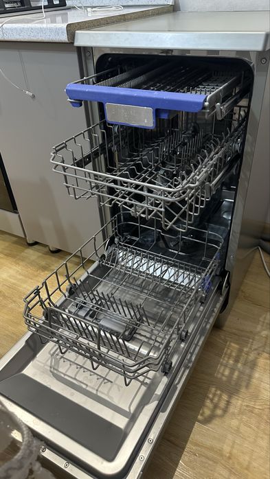 Продам посудомоечную машину