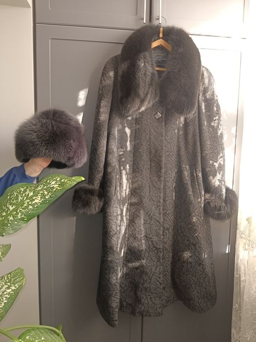 Продам пальто и шапку