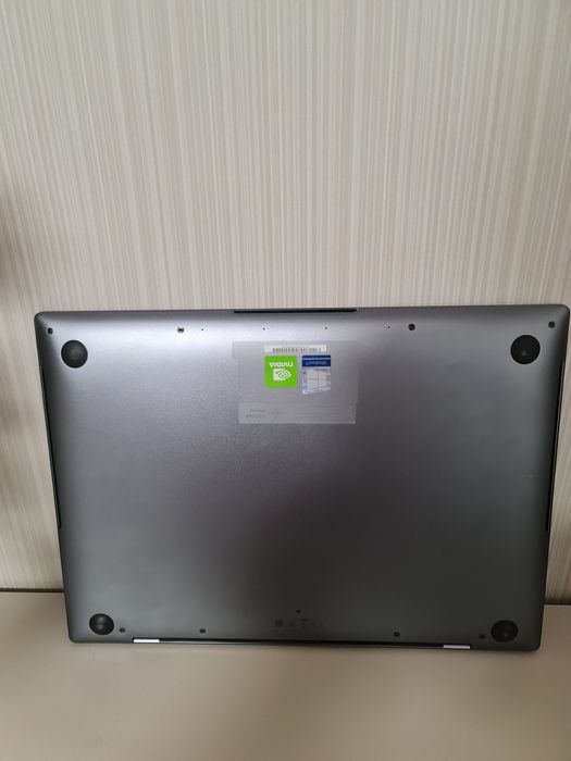 Vând HUAWEI MateBook X Pro – laptop premium, în stare foarte bună