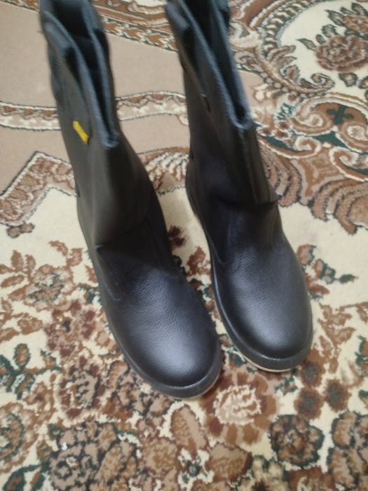 Продам спец ботинки мужские