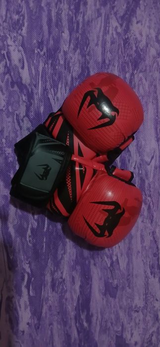Перчатки для мма Venum. Торга нет.