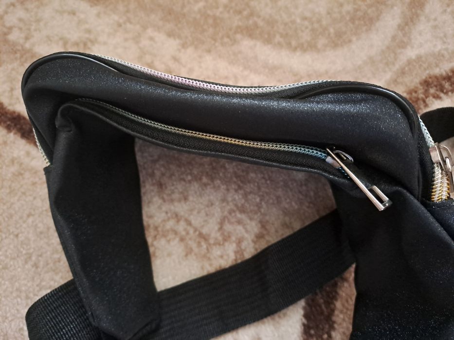 Чанта за кръста (fanny pack/bumbag)