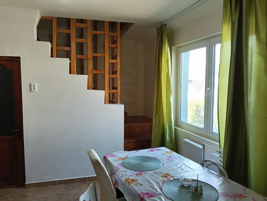 Închiriez pentru muncitori imobil etaj zona Bolyai siP+M in Sg de Mures 3 camere bucătărie baie la  3 km de spital