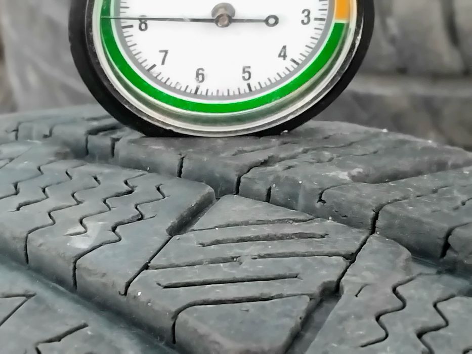 Бусови гуми 235 65 16 C Ц Мишелин Michelin 4 броя - нов внос. Не са нови! Посочената цена е за един брой гума. Без коментар на цената. 43 години опит