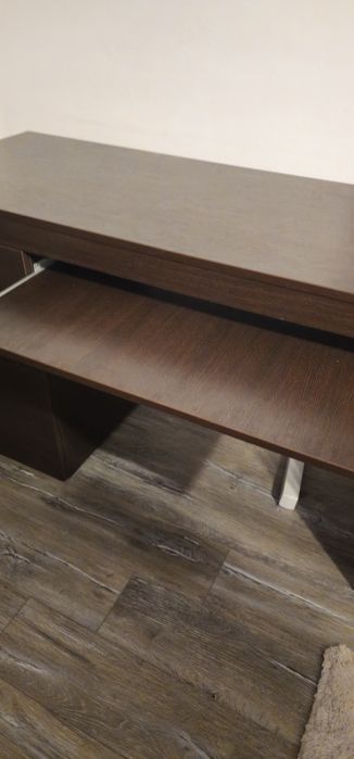 Vand birou in stare bună.