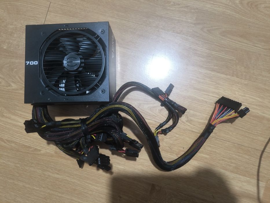 Sursa EVGA 700B 700W