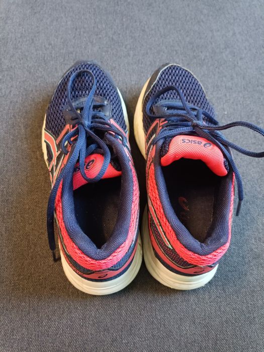 Подарявам 3 чифта обувки 35н. НЕ ИЗПРАЩАМ