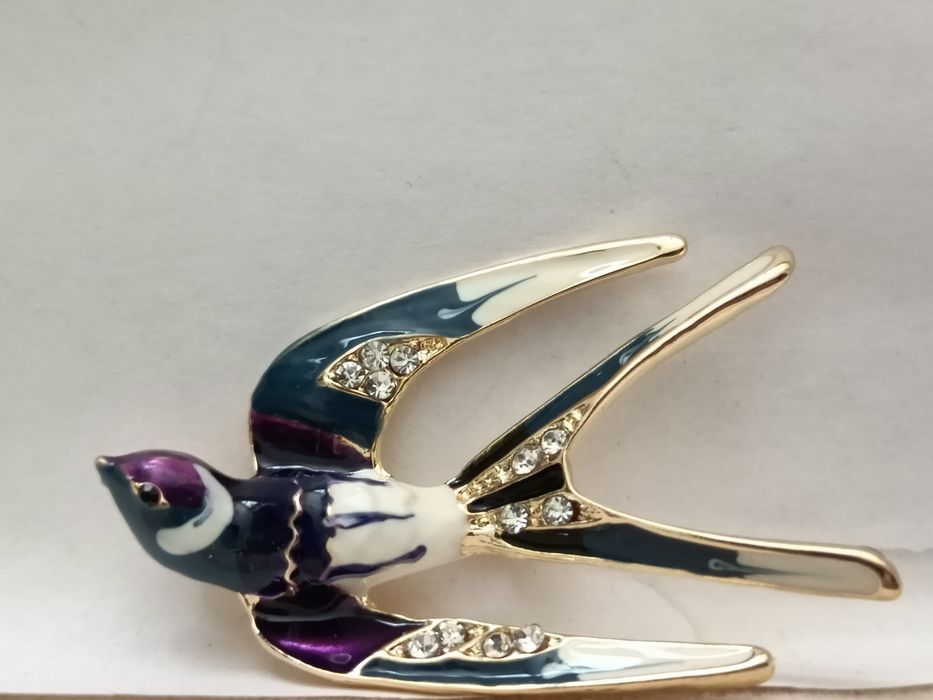 Брошь ласточка новая позолоченная  элитная