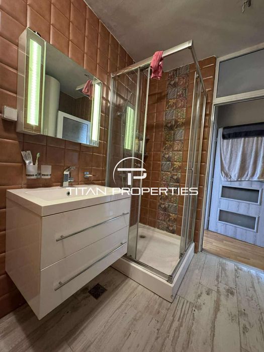 Тристаен апартамент, под наем, Център