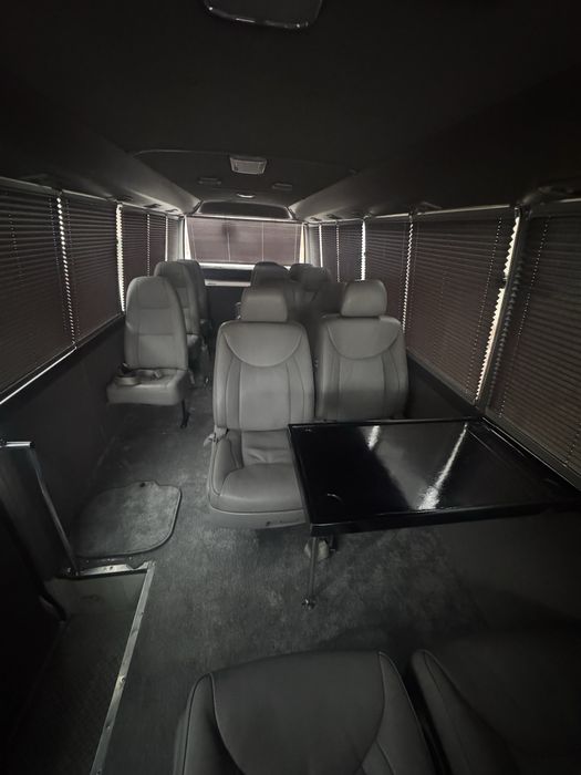 Mikroavtobus   TOYOTA coaster  2011 yil