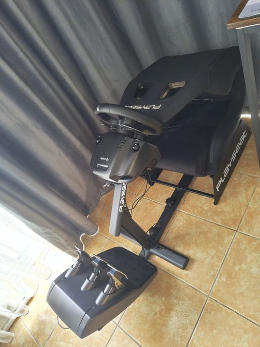 Scaun Gaming Playseat Evolution M Alcantara plus  Volan Logitech Drivi