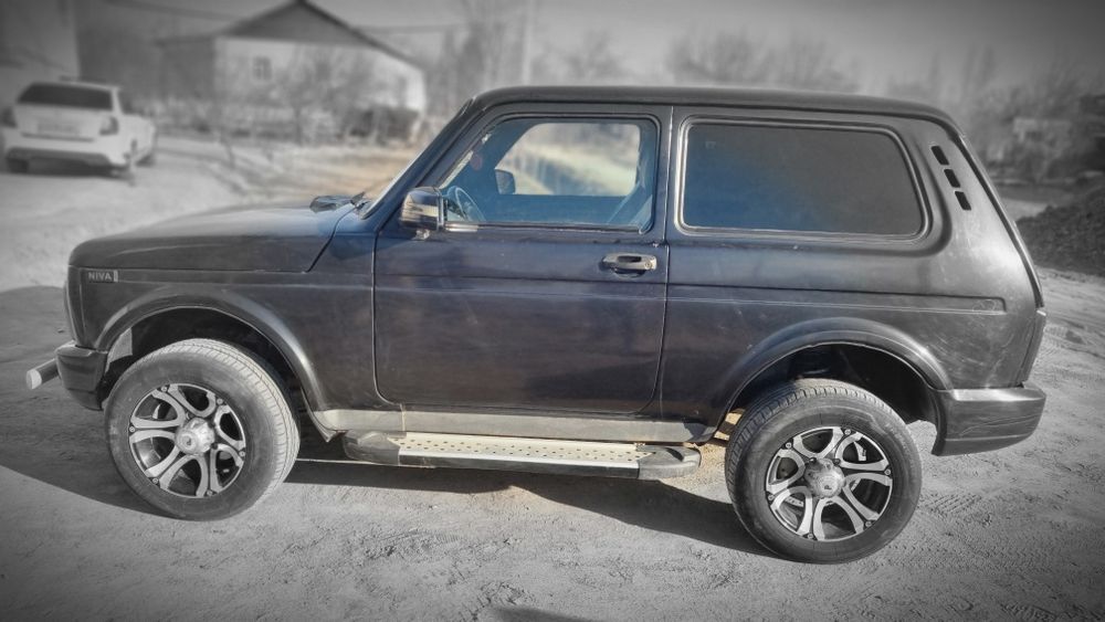 Lada Niva 4x4 sotiladi