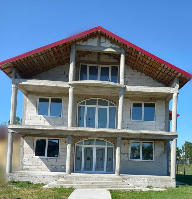 Ofer spre vânzare vila aproape de București