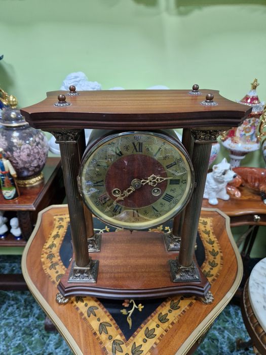 Прекрасен антикварен немски каминен часовник