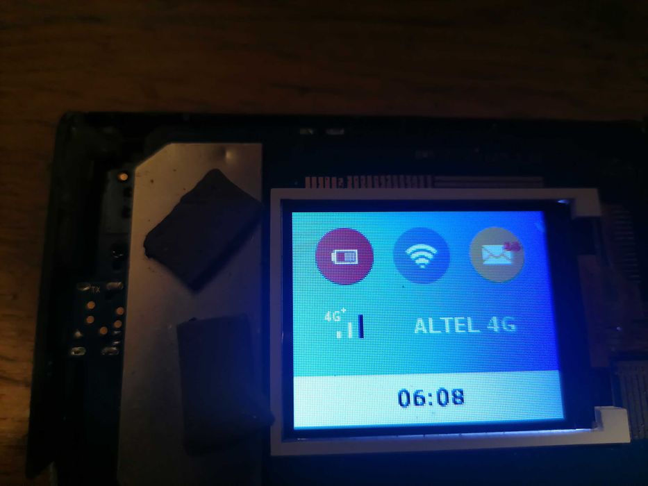 Продам Раутер Алтел 4g с мощным антеннай