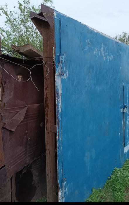 Ворота гаражные с дверью