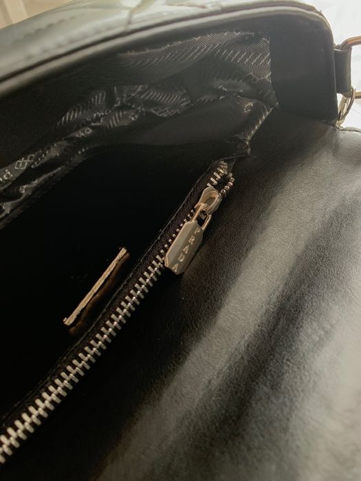 Geantă Prada neoriginală