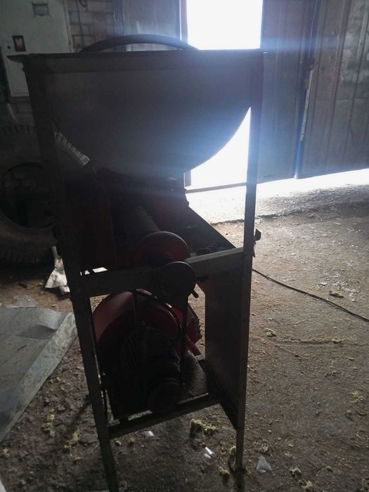 Продам зернодробилку