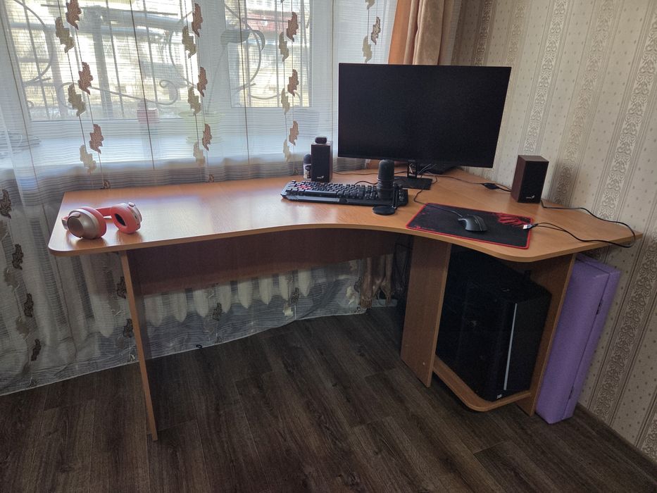 Продаётся компьютерный стол