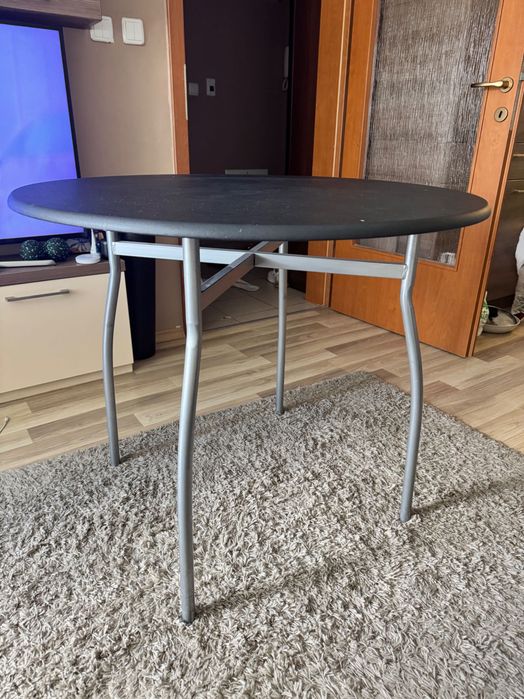 Кръгла кухненска маса