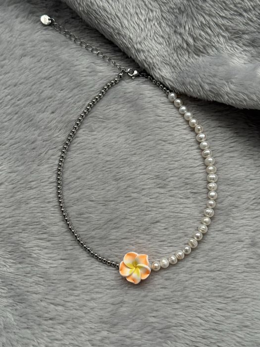 Ръчно изработени колиета от естествени перли, камъни и стомана