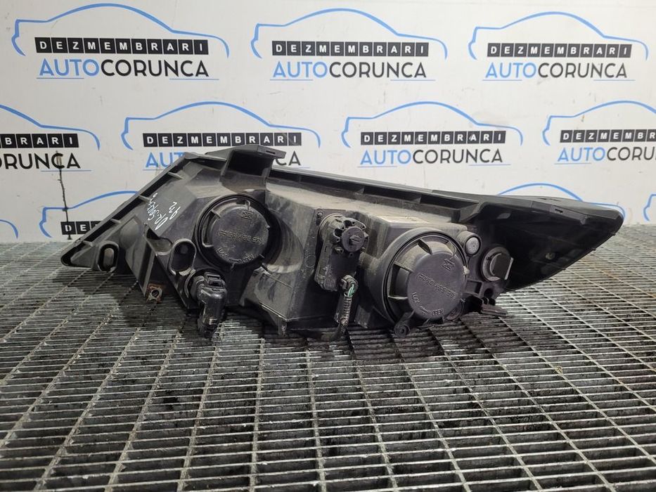 Far Dreapta Kia Sorento II 2009 - 2015 SUV 4 Usi (912) Cu lupă 921022PO