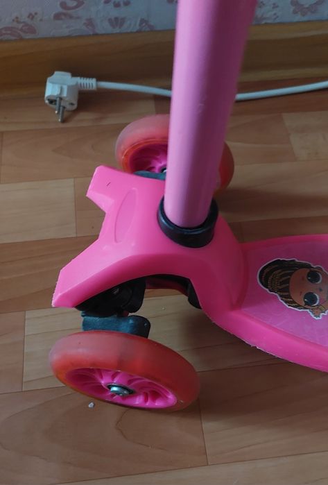 Продам самокат  детский от 5 до 8 лет