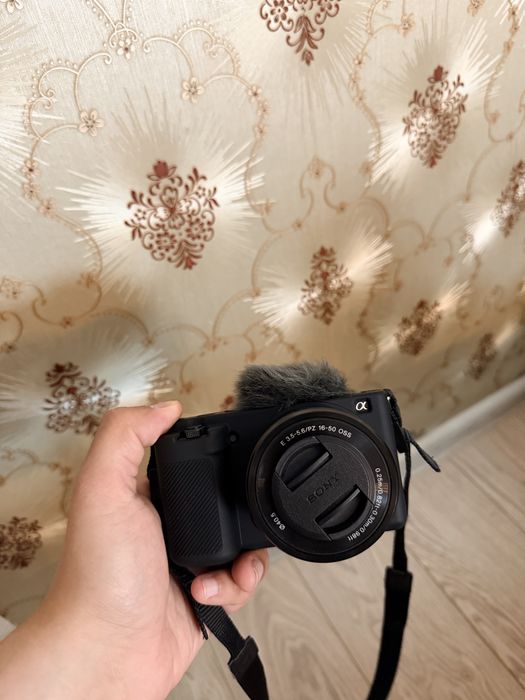 Sony ZV-E10 in GARANTIE + Obiectiv 16-50 f3.5-5.6 + Obiectiv Viltrox Air 25 f1.7