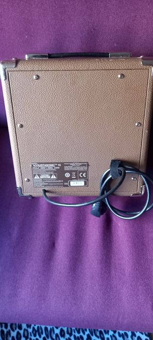 Vând stație combo de chitară Fender Acoustasonic tm15