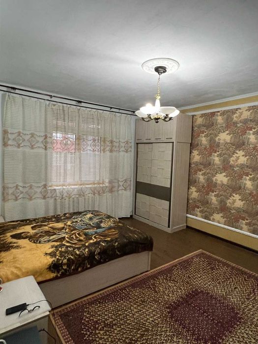 Продаётся, своя 3/5/5, 103м² на Садык-Азимова. Есть лифт.