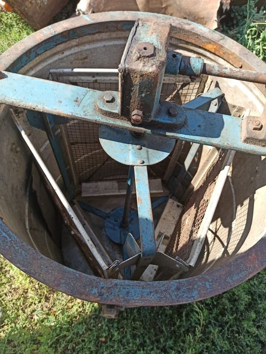 Медогонка трёх рамочная