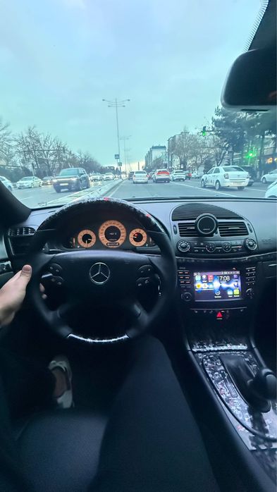 Mercedes benz W211