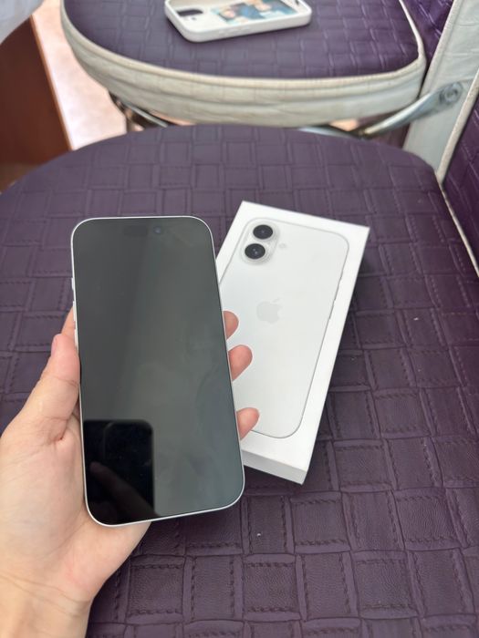 iPhone 16, белый