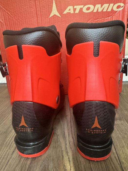Детские горнолыжные ботинки Atomic