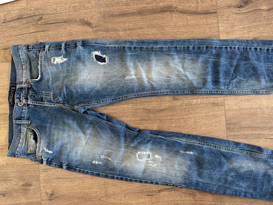 Мъжки дънки със скъсани ефекти