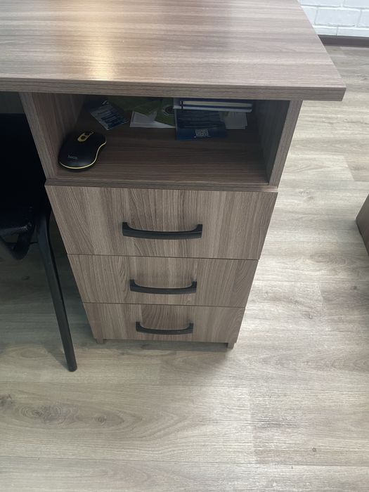 Продам стол офисный