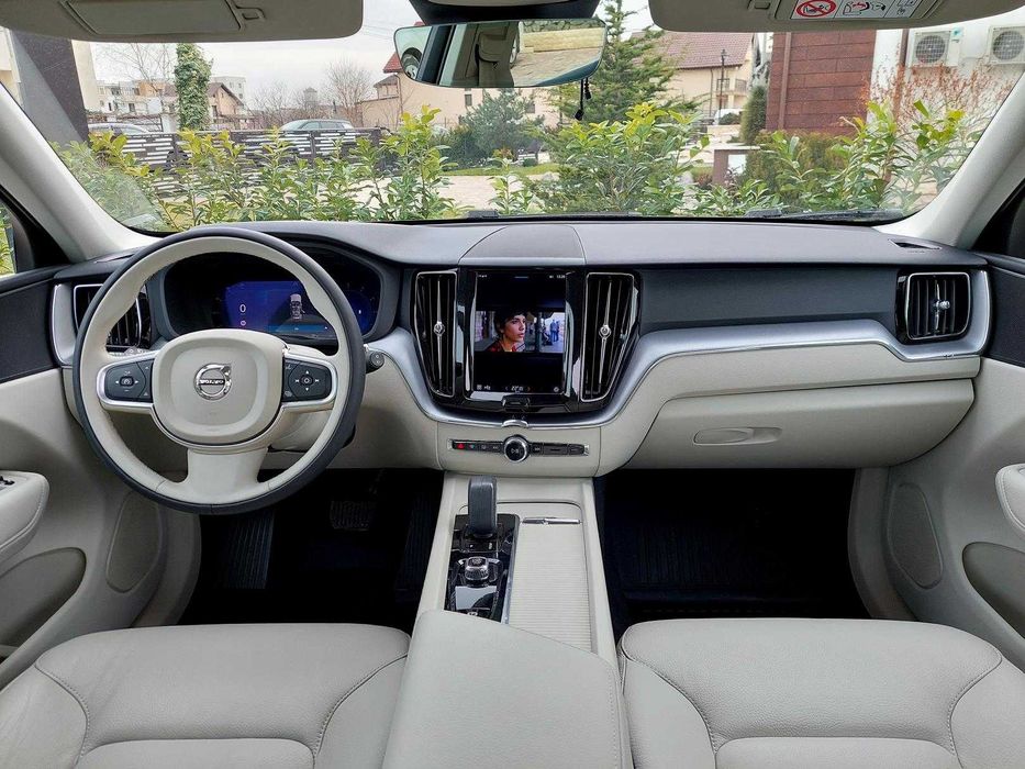 VOLVO XC60 2.0D4 197cp 4x4 Diesel+Hybrid *2022* Intretinut