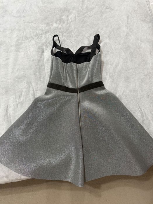 Официална рокля , носена е само веднъж , размер М