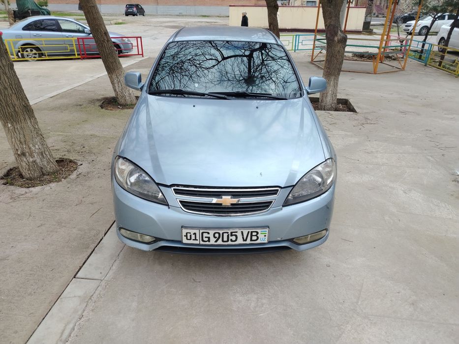 Gentra 1 evro xolati zor yurip turgan moshina