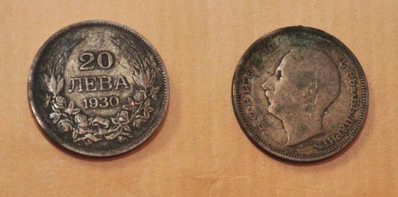 Продавам стари монети