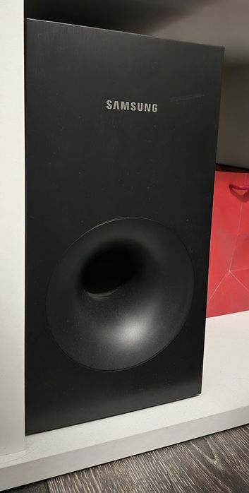 Televizor Samsung 108 cm UHD + Soundbar LG  2.1