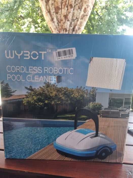 Robot curatare piscina fara fir WYBOT Motoare Duble complet la cutie