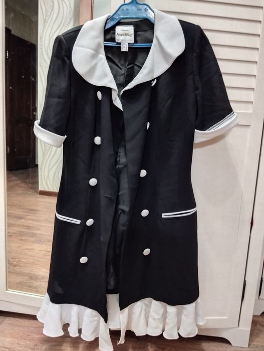 Продается дубленка, платья